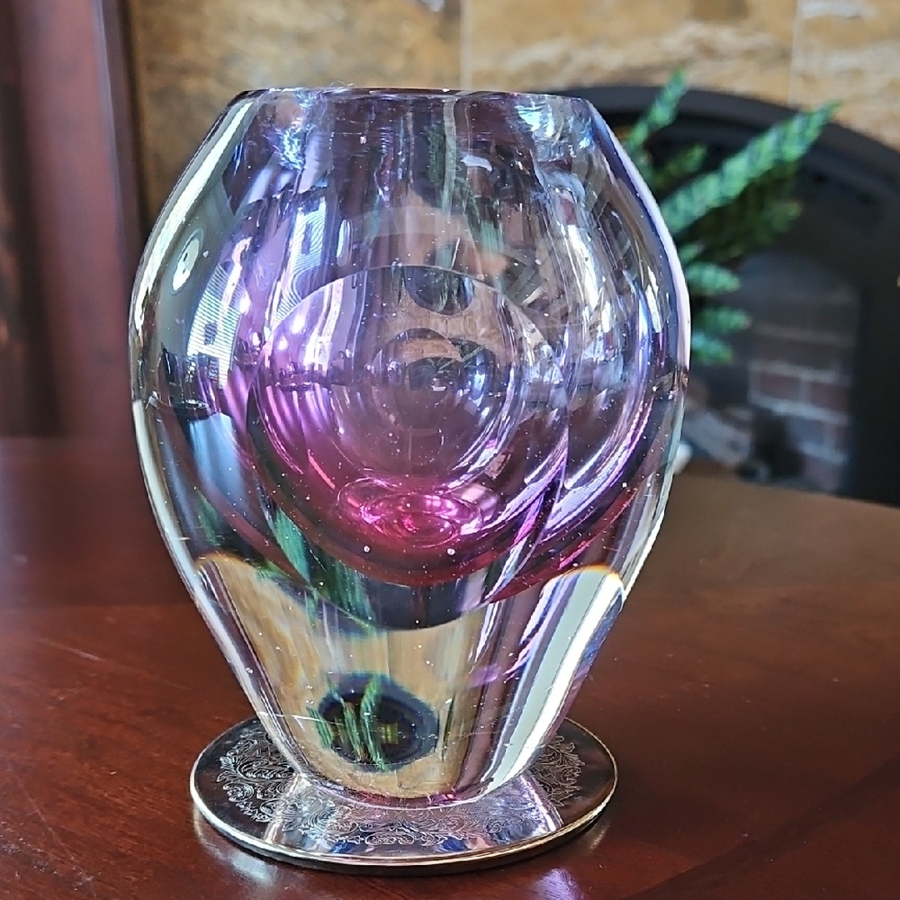 Fifth Avenue Crystal "Aura" Art Glass Sommerso Faceted Ombre Purple to Pink Vase